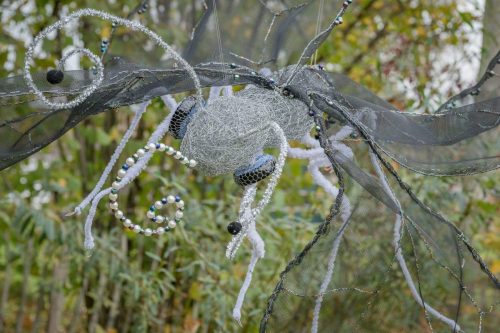 Prototypen Preview „Geniale Insekten – Ein Hilferuf Aus Dem Mikrokosmos!“ Vom Point Of Smile Interdisziplinäre Kunst Und Kultur E.V. Und Der Schreberjugend Niedersachsen Auf Dem Freigelände Der Alten Schule In Bantorf / Barsinghausen.