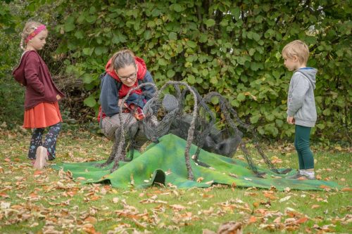 Prototypen Preview „Geniale Insekten – Ein Hilferuf Aus Dem Mikrokosmos!“ Vom Point Of Smile Interdisziplinäre Kunst Und Kultur E.V. Und Der Schreberjugend Niedersachsen Auf Dem Freigelände Der Alten Schule In Bantorf / Barsinghausen.