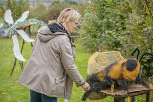 Prototypen Preview „Geniale Insekten – Ein Hilferuf Aus Dem Mikrokosmos!“ Vom Point Of Smile Interdisziplinäre Kunst Und Kultur E.V. Und Der Schreberjugend Niedersachsen Auf Dem Freigelände Der Alten Schule In Bantorf / Barsinghausen.