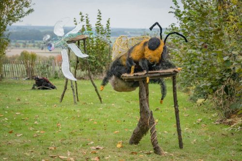 Prototypen Preview „Geniale Insekten – Ein Hilferuf Aus Dem Mikrokosmos!“ Vom Point Of Smile Interdisziplinäre Kunst Und Kultur E.V. Und Der Schreberjugend Niedersachsen Auf Dem Freigelände Der Alten Schule In Bantorf / Barsinghausen.